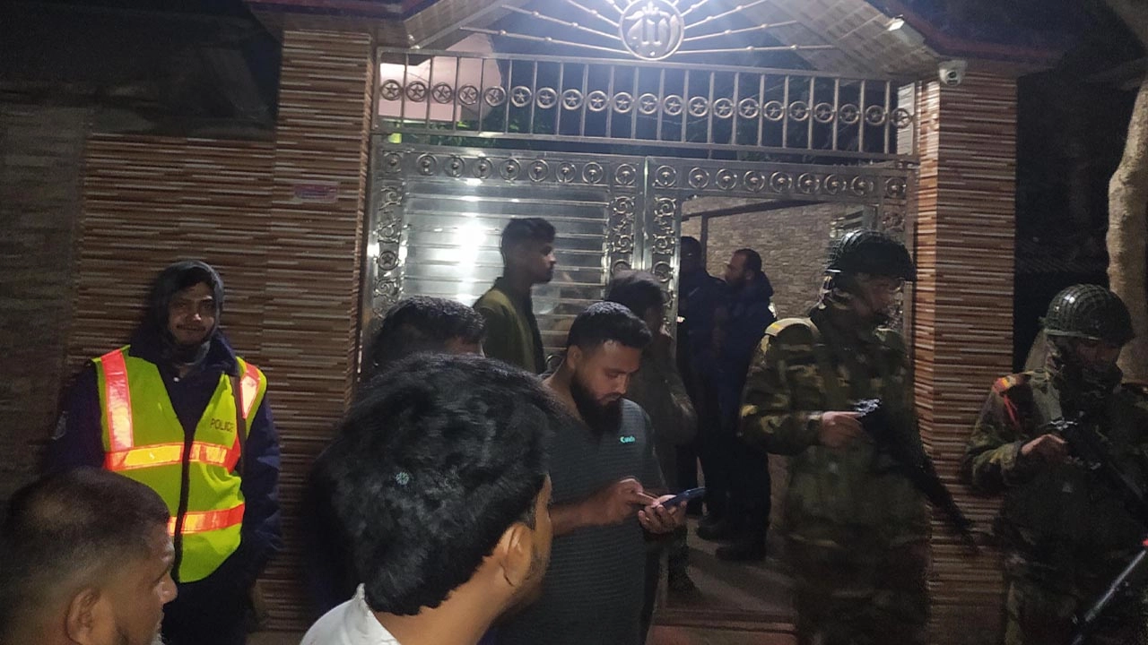 চাঁদা না দেওয়ায় জুটমিল মালিকের বাড়িতে ককটেল বিস্ফোরণের অভিযোগ