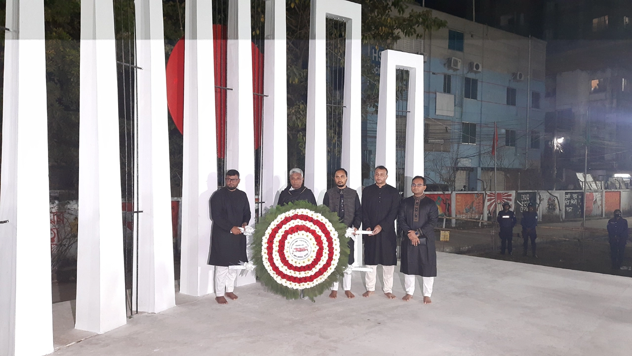 ভাষা শহীদদের প্রতি শ্রদ্ধার্ঘ্য অর্পণ করেন বিদ্যুৎ, জ্বালানি, খনিজ সম্পদ মন্ত্রণালয়ের প্রতিমন্ত্রী অনিন্দ্য ইসলাম অমিত।
