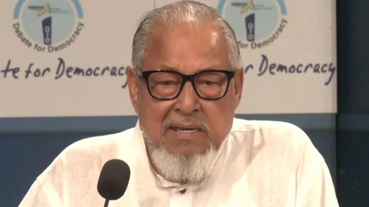 ডিবেট ফর ডেমোক্রেসি আয়োজিত নির্বাচনি বিতর্ক প্রতিযোগিতার পুরস্কার বিতরণী ও সংবর্ধনা অনুষ্ঠানে নজরুল ইসলাম খান।