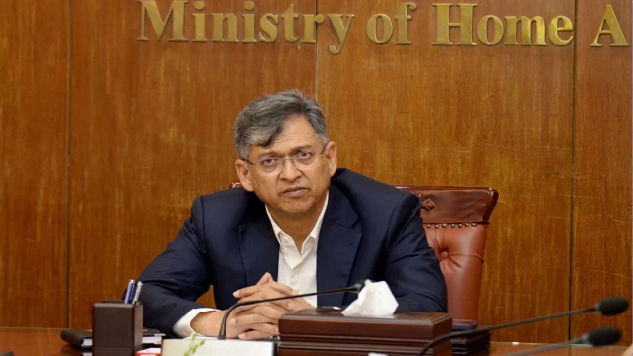 স্বরাষ্ট্রমন্ত্রী সালাহউদ্দিন আহমেদ।