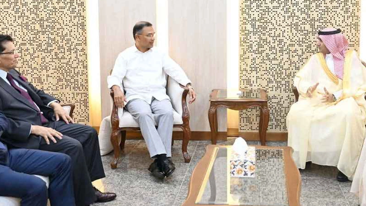 প্রধানমন্ত্রী তারেক রহমানের সঙ্গে সৌদি রাষ্ট্রদূতের বৈঠক ¦ ছবি: সংগৃহীত