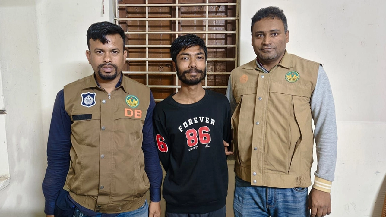 গ্রেপ্তারকৃত আসামি রবিউল ইসলাম ওরফে জাসন