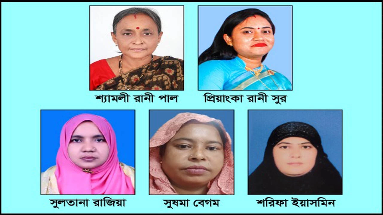 জেলা পর্যায়ে নির্বাচিত ৫ বিজয়ী অদম্য নারী। ছবি: গ্রামের কাগজ