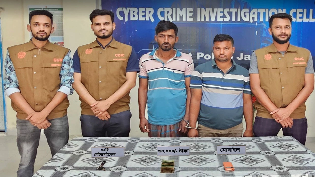 যশোরে আন্তঃজেলা চোর চক্রের দুই সদস্য আটক । ছবি-গ্রামের কাগজ