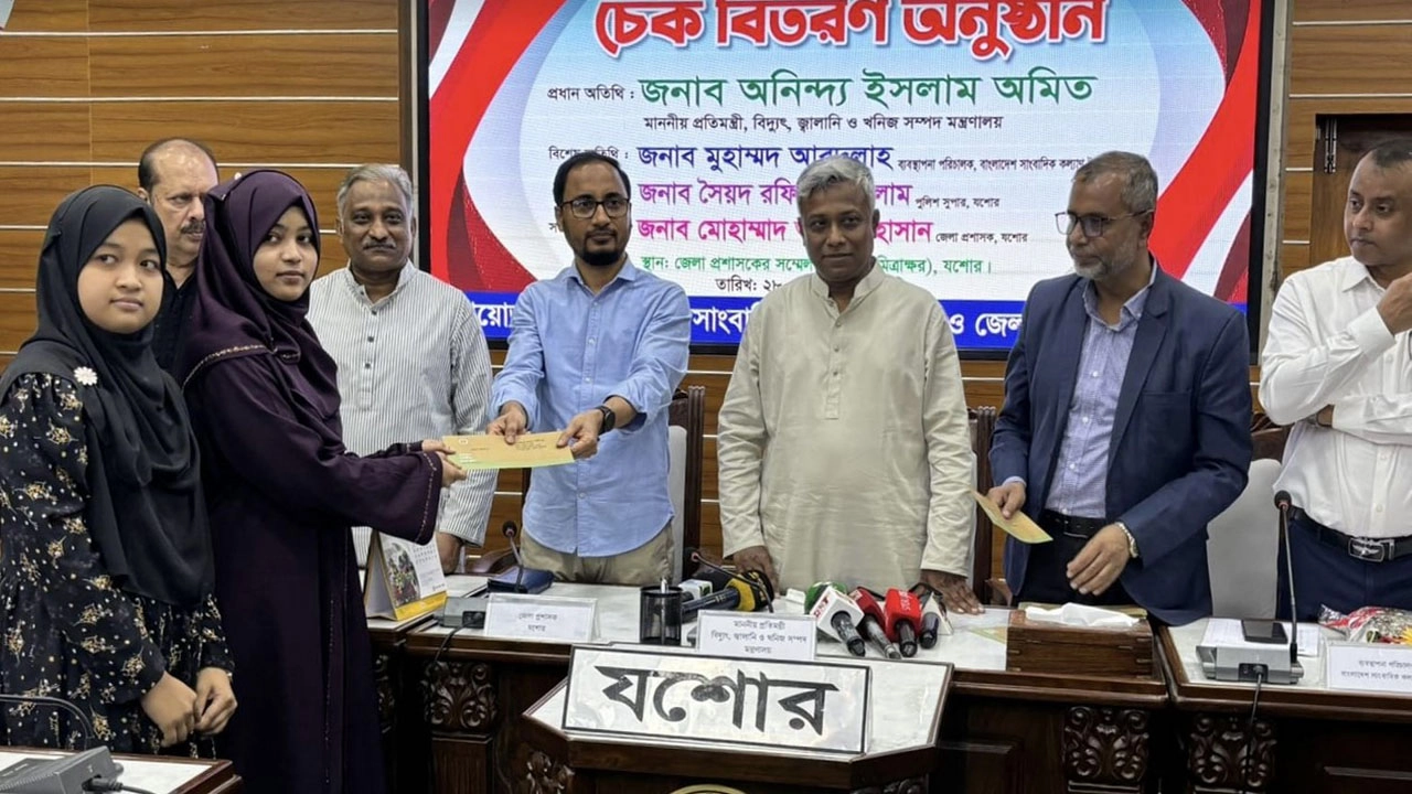 বিদ্যুৎ, জ্বালানি ও খনিজ সম্পদ মন্ত্রণালয়ের প্রতিমন্ত্রী অনিন্দ্য ইসলাম অমিত । ছবি-গ্রামের কাগজ