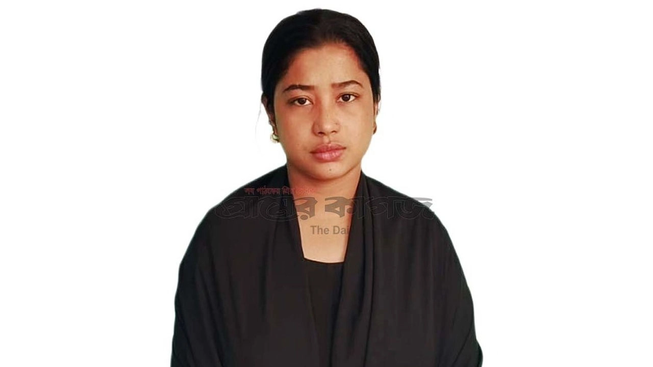 আটক বৃষ্টি । ছবি-গ্রামের কাগজ
