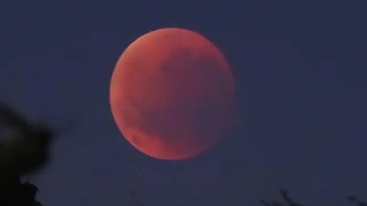 পূর্ণগ্রাস চন্দ্রগ্রহণ