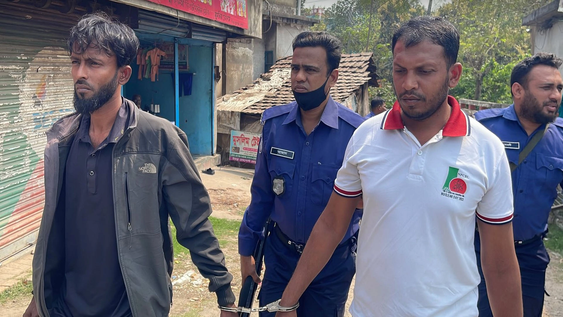যশোরে তিনবছর পর উদ্ধার চুরি হওয়া মোটরসাইকেল, দুই সদস্য আটক । ছবি-গ্রামের কাগজ