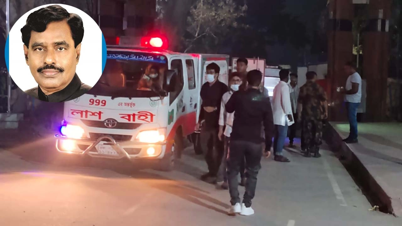 কলকাতায় মারা যাওয়া আওয়ামী লীগের সাবেক এমপি জোয়াহেরুলের মদেহর ফ্রিজিং গাড়িতে রোববার (০১ মার্চ রাতে) বেনাপোল বন্দর দিয়ে দেশে আনা হয় | ছবি : গ্রামের কাগজ