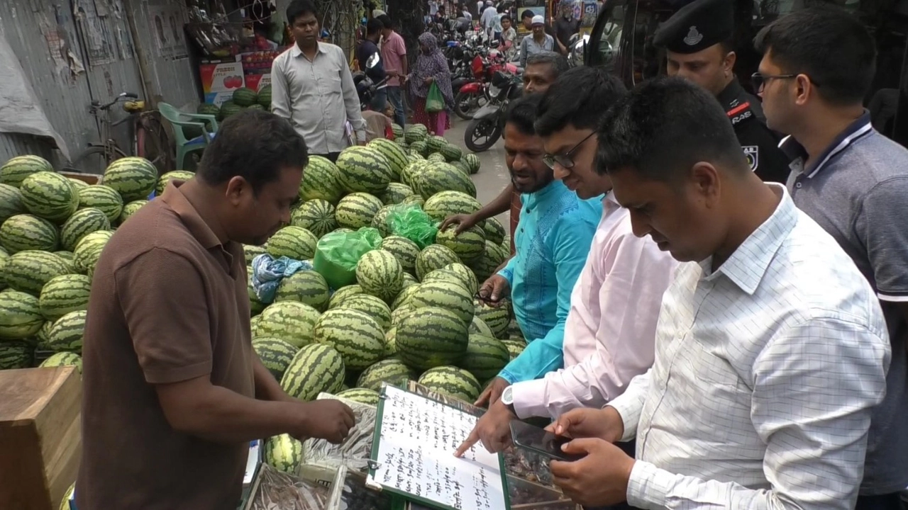 যশোরে রমজান উপলক্ষে বিশেষ টাস্কফোর্সের অভিযান  । ছবি-গ্রামের কাগজ