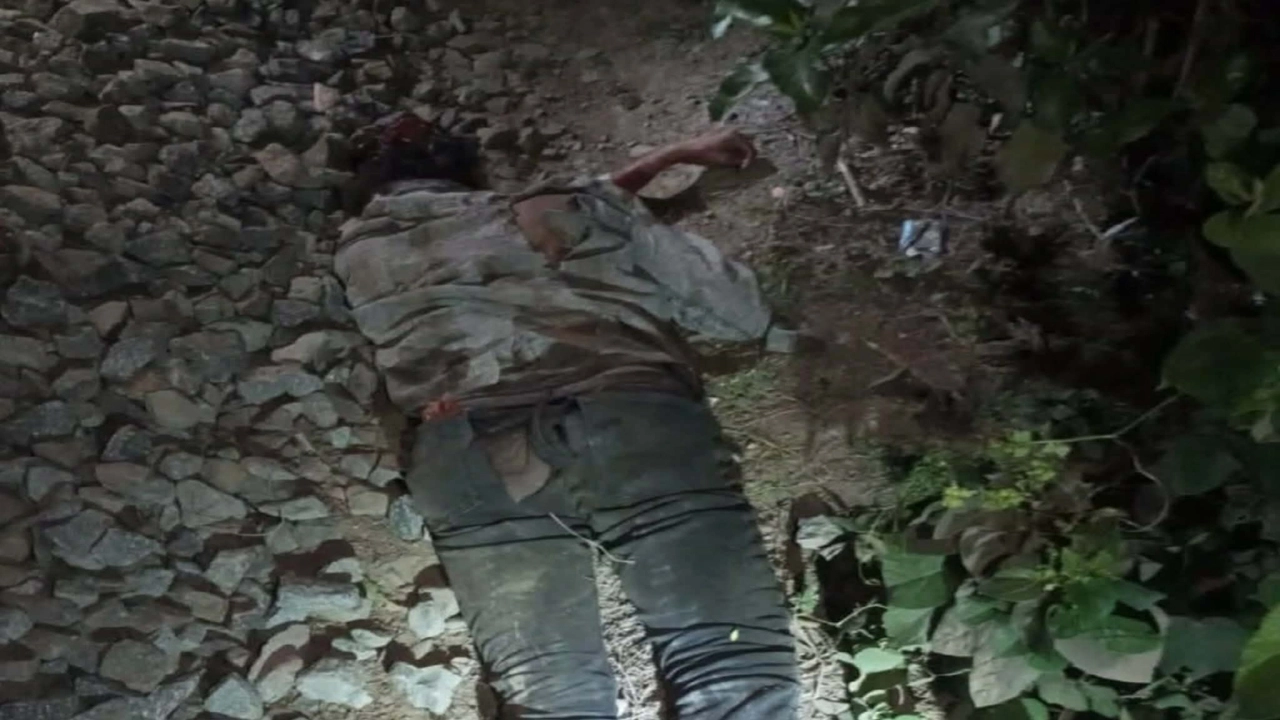 বারোবাজারে ট্রেনে কাটা পড়ে যুবকের মৃত্যু
