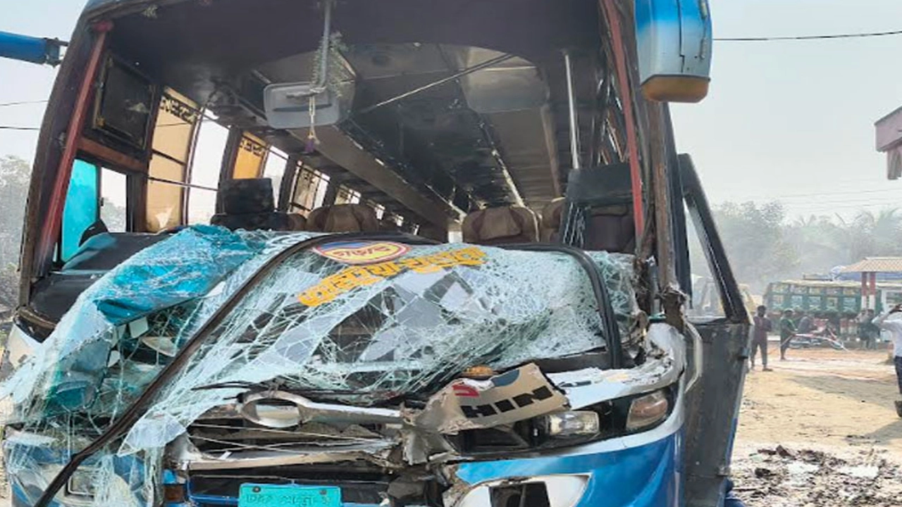 শৈলকুপায় বাস-ট্রাক সংঘর্ষে আহত ১০ যাত্রী