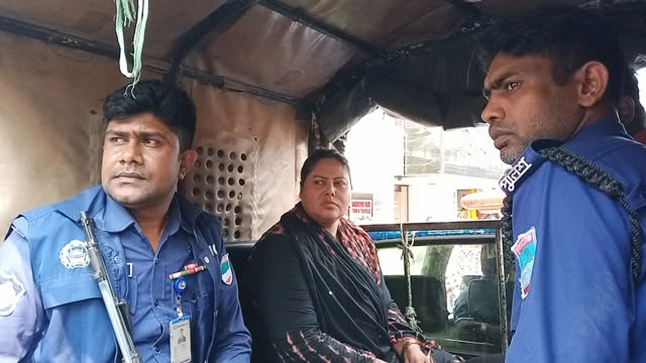 কোটি কোটি টাকা আত্মসাতের অভিযোগ যশোরে চিহ্নিত প্রতারক মাহমুদা আটক