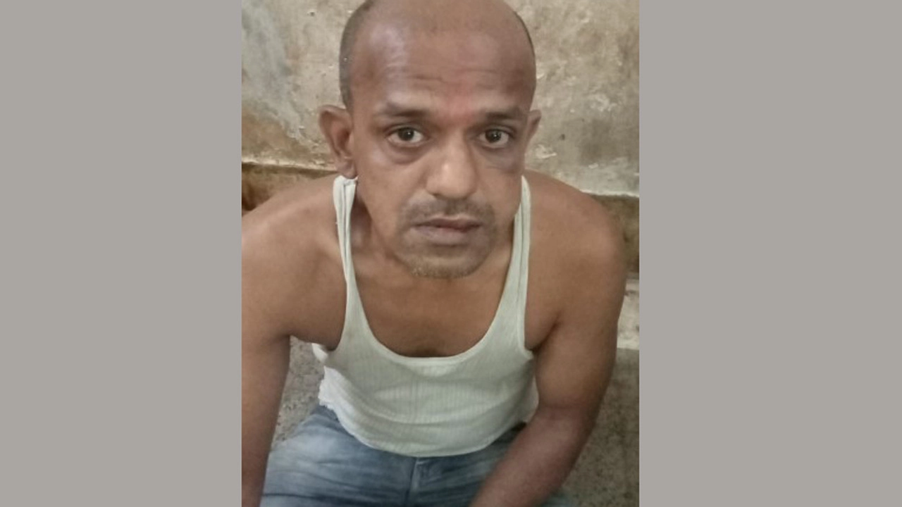 যশোর বাবু বাজার পতিতালয়ে যুবককে গণপিটুনি। ছবি: গ্রামের কাগজ