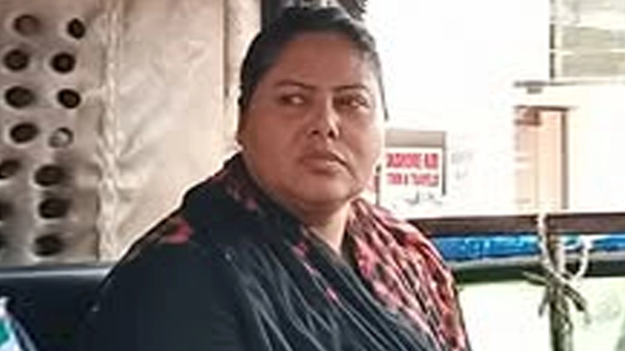 যশোরের সেই আলোচিত মাহমুদার বিরুদ্ধে মামলা
