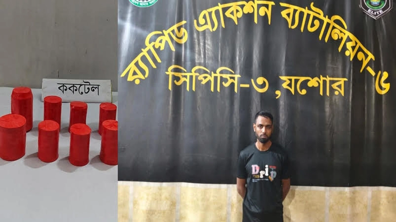 অভয়নগরে র‌্যাবের অভিযানে ১২ ককটেলসহ সন্ত্রাসী গ্রেফতার
