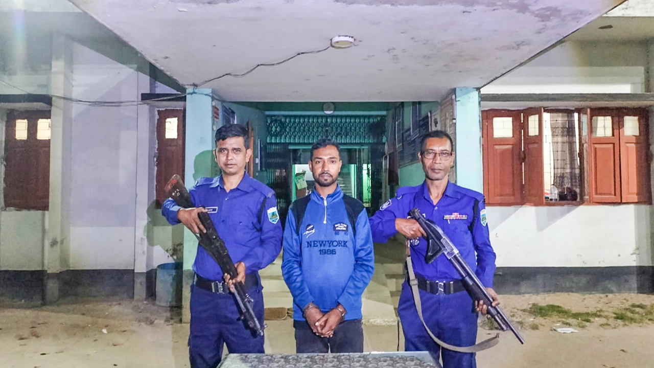 নওগাঁয় ৫ জন নিহতের ঘটনয় ঘাতক ট্রাকচালক গ্রেপ্তার