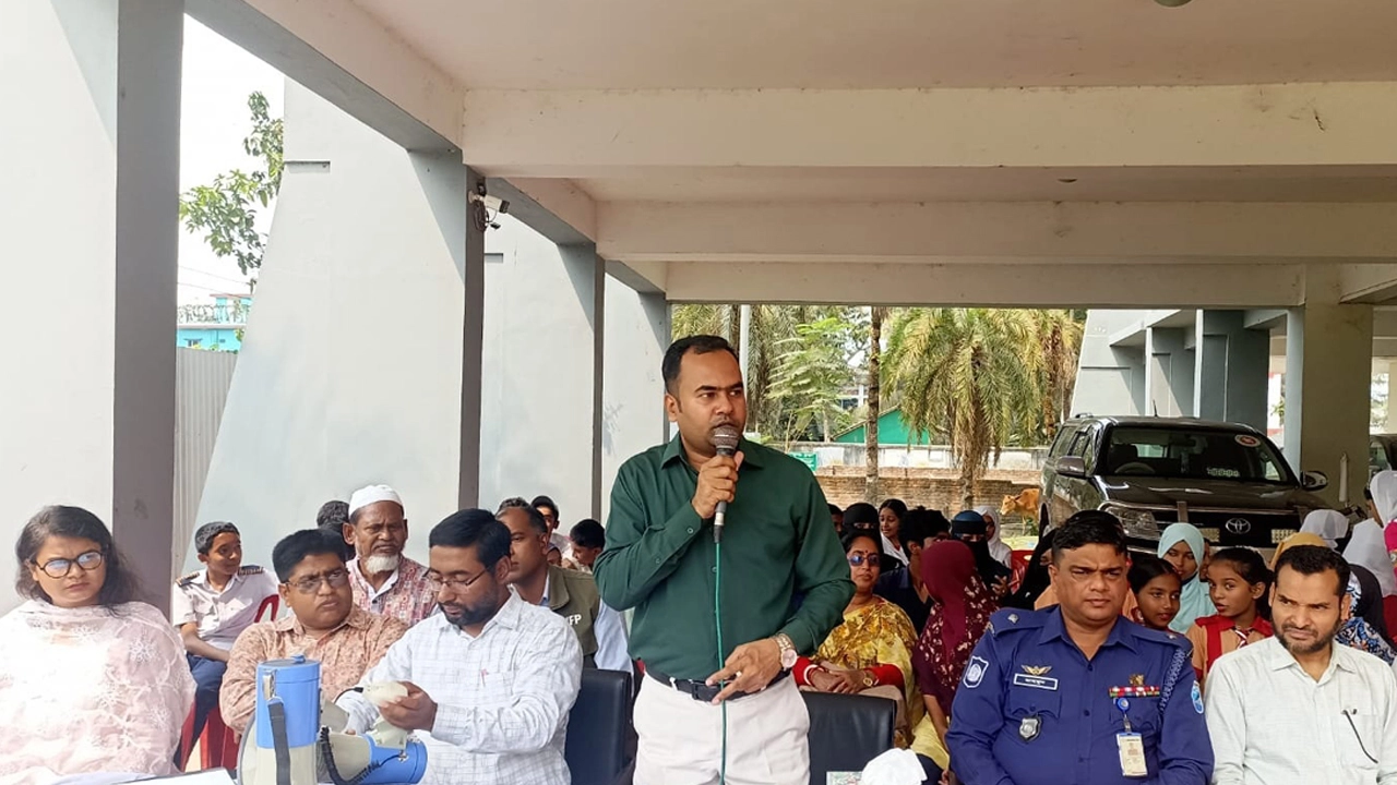 বাগেরহাটের মোরেলগঞ্জে আর্ন্তজাতিক দূর্যোগ প্রস্তুতি দিবস ২০২৬ উপলক্ষে আলোচনা করেন উপজেলা নির্বাহী অফিসার হাবিবুল্লাহ