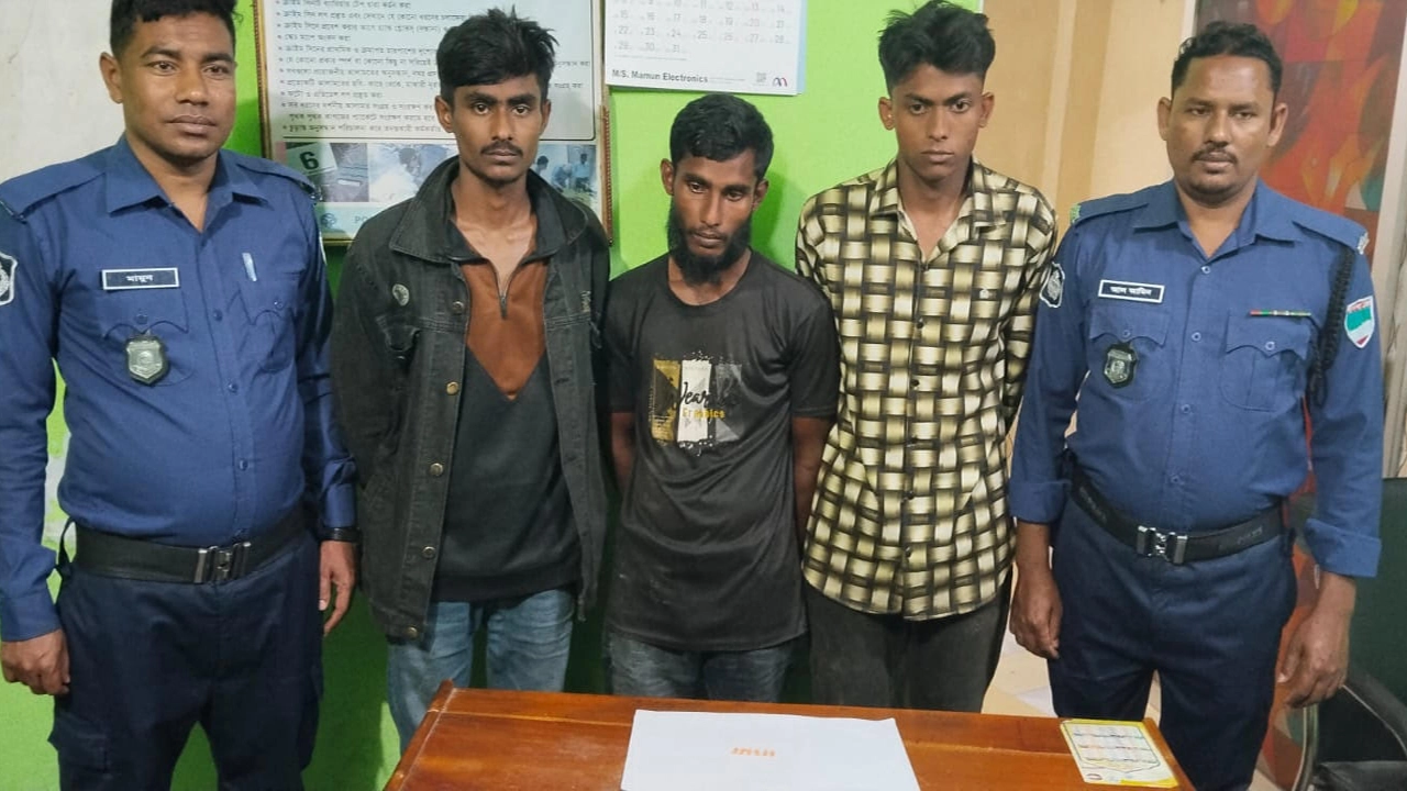 খাজুরায় ইয়াবাসহ তিন কারবারি আটক