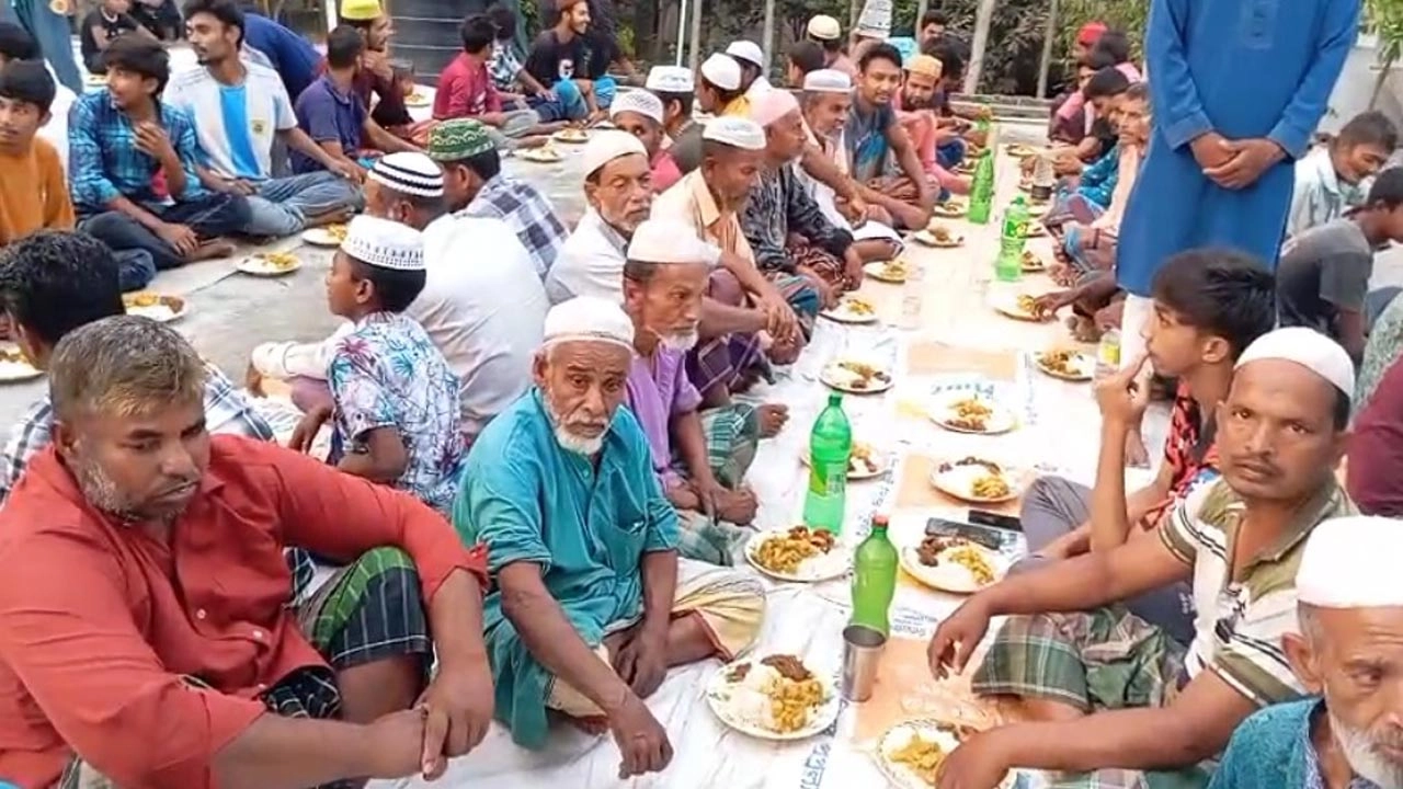 ঝিকরগাছায় এতিম হাফেজদের সম্মানে ইফতার মাহফিল অনুষ্ঠিত। ছবি: প্রতিনিধি