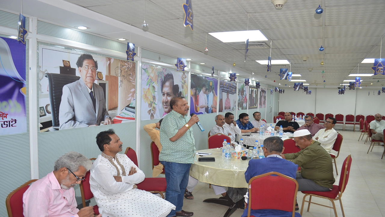 জাগরণী চক্র ফাউন্ডেশনের প্রতিষ্ঠাতা আরজুর নাগরিক সভার আগামী ২৫ এপ্রিল আয়োজন করার বিষয়ে রোববার বিকেলে যশোরের বিশিষ্ট নাগরিকদের উপস্থিতিতে সিদ্ধান্ত হয় । ছবি : গ্রামের কাগজ