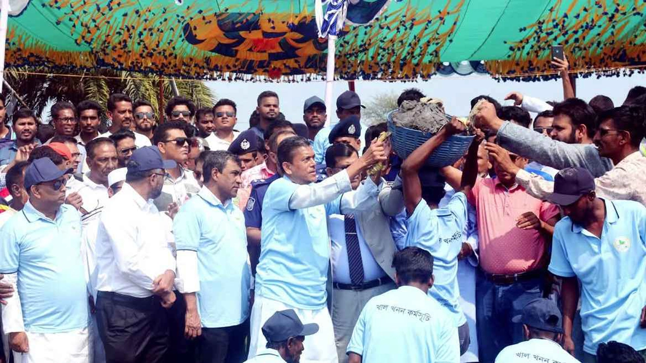 খাল দখলমুক্ত হলে ডুমুরিয়ায় জলাবদ্ধতা কমবে। ছবি: প্রতিনিধি