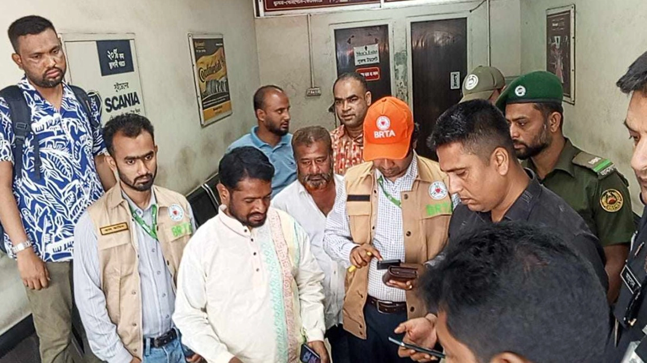 জাতীয় ভোক্তা-অধিকার সংরক্ষণ অধিদপ্তর যশোরের সহকারী পরিচালক মোঃ সেলিমুজ্জামান । ছবি : গ্রামের কাগজ