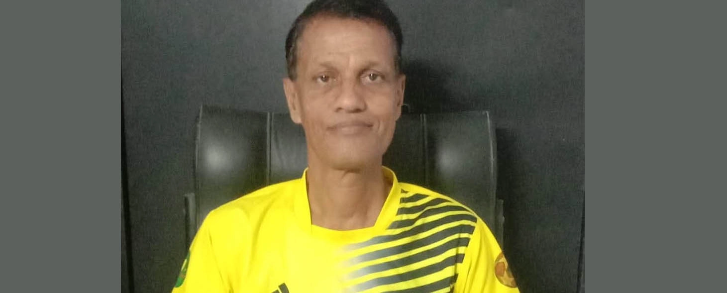সাবেক হকি ও ফুটবল খেলোয়াড় বাবু । ছবি : গ্রামের কাগজ