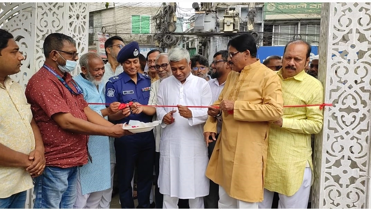 যশোর শহরের যানজট নিরসনে বিকল্প সড়কের উদ্বোধন করলেন বিদ্যুৎ জ্বালানি ও খনিজ সম্পদ প্রতিমন্ত্রী অনিন্দ্য ইসলাম অমিত।
