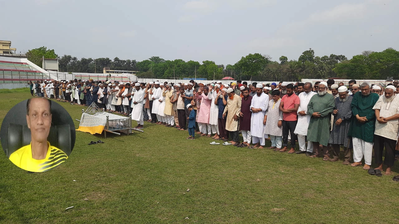 যশোরে শামস্-উল-হুদা স্টেডিয়ামে সাবেক খেলোয়াড় আব্দুল ওয়াহেদ বাবুর জানাজা অনুষ্ঠিত। ছবি: গ্রামের কাগজ