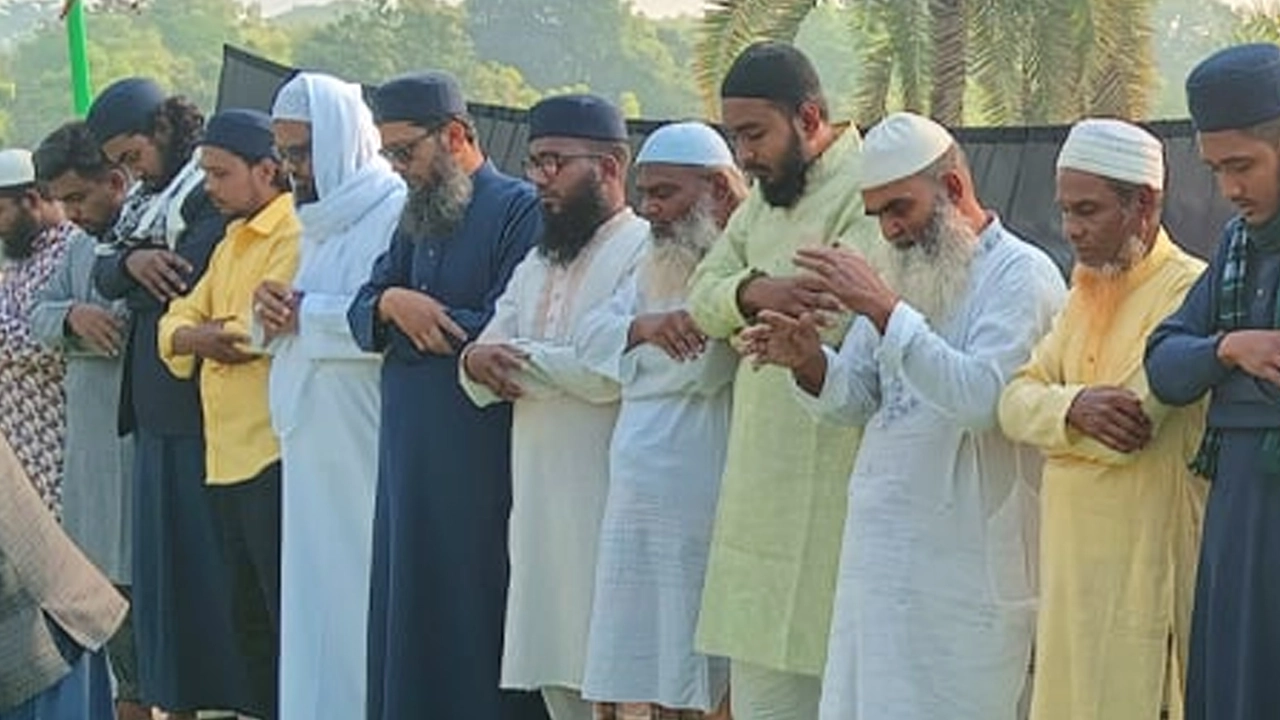 সৌদির সঙ্গে মিল রেখে পুঠিয়ায় ঈদুল ফিতরের নামাজ আদায়