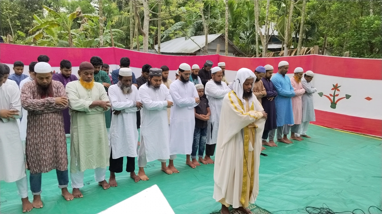ঝালকাঠিতে অর্ধশত পরিবারের ঈদুল ফিতর উদযাপন
