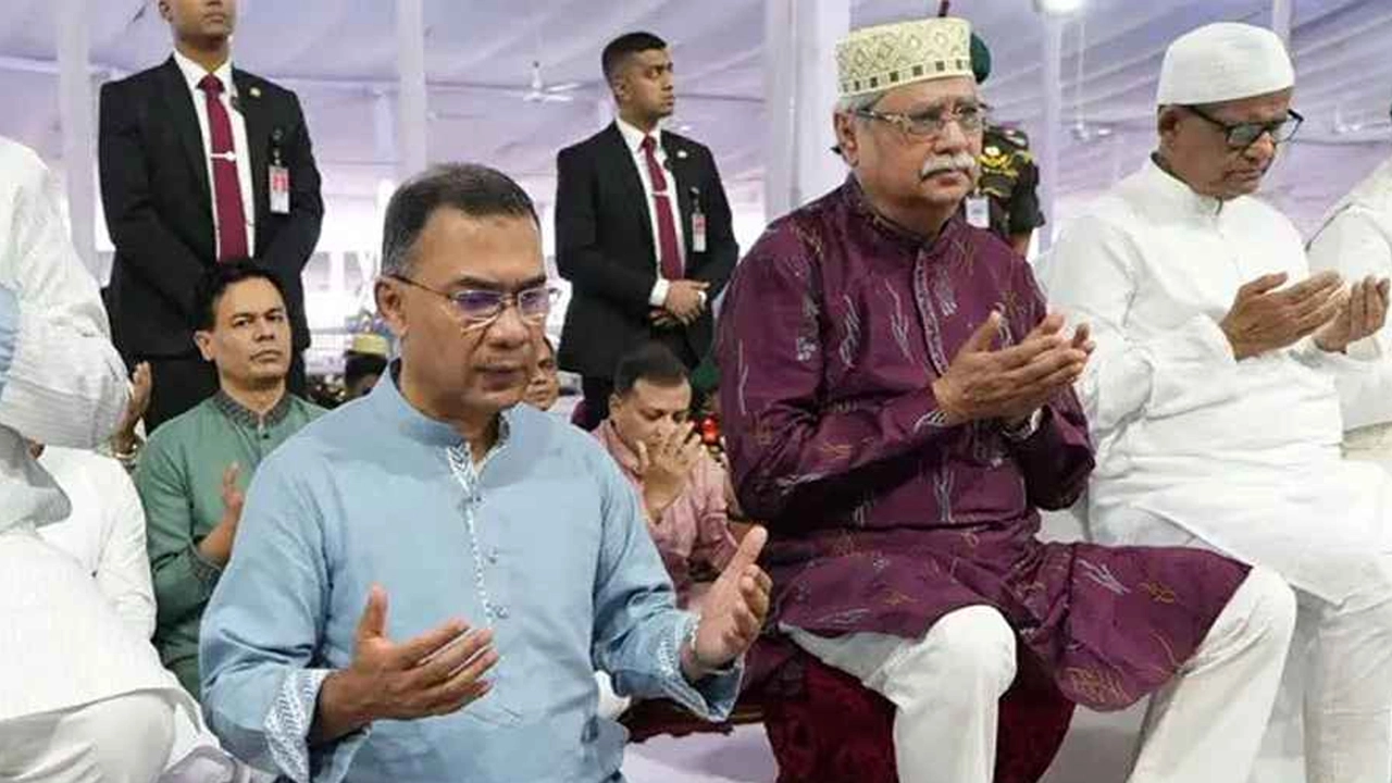 সব মানুষের সুখ, শান্তি ও নিরাপত্তা কামনা করে আল্লাহর কাছে প্রার্থনা করা হয়।