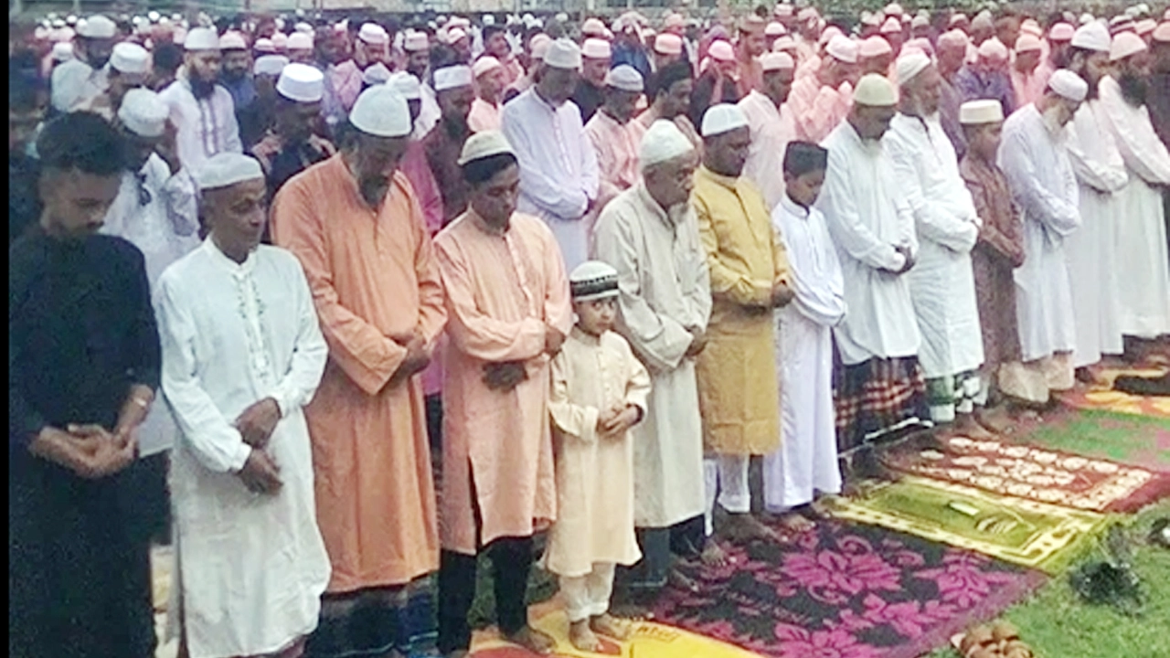 যশোরের চাড়াভিটা ও পার্শ্ববর্তী এলাকায় আনন্দঘন পরিবেশে ঈদের জামাত অনুষ্ঠিত