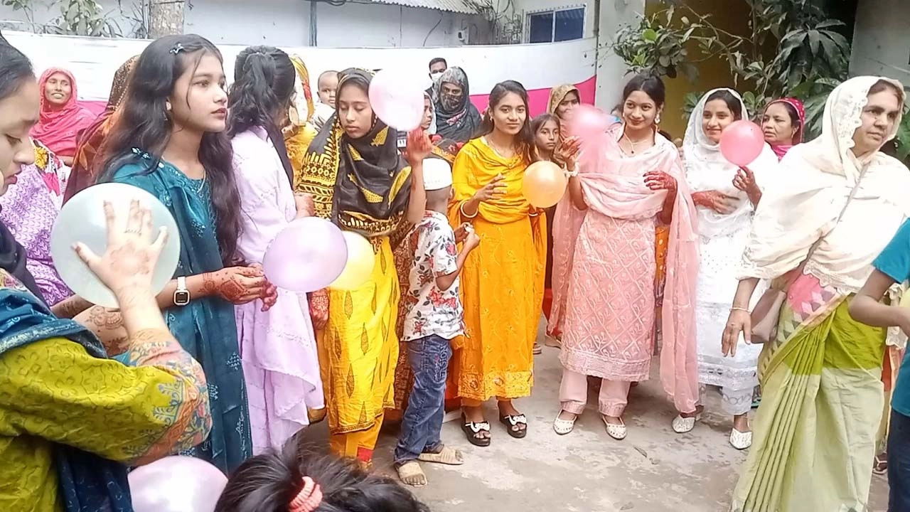 অভয়নগরের তালতলায় ঈদ উপলক্ষে ব্যতিক্রমধর্মী পারিবারিক মেলা অনুষ্ঠিত। ছবি: প্রতিনিধি