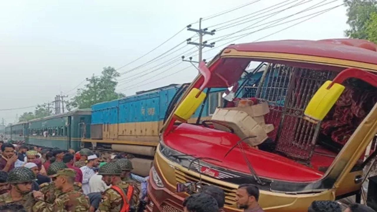 কুমিল্লায় বাস-ট্রাক সংঘর্ষে যশোরের দু'জন নিহত
