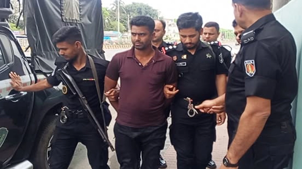 যশোরে র‌্যাবের হাতে মৃত‍্যুদণ্ড প্রাপ্ত আসামি খোকন গ্রেপ্তার