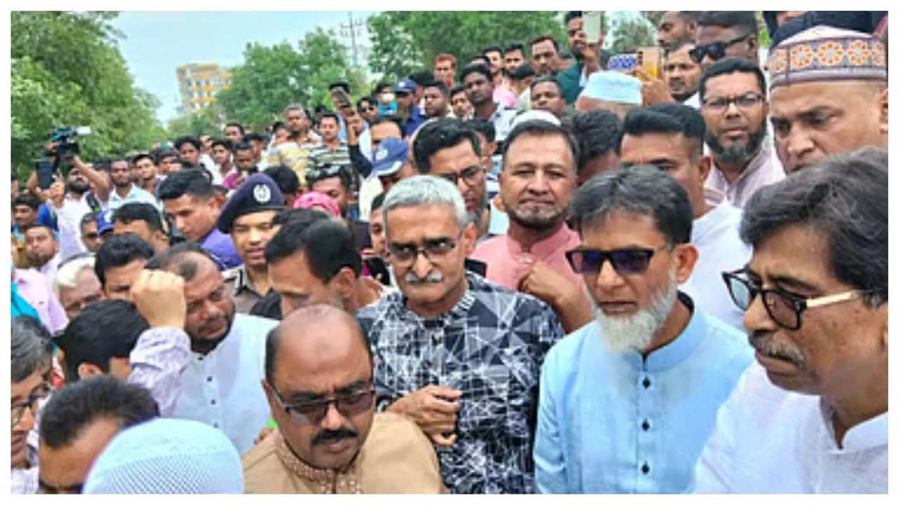 নিহত ১২ জনের পরিবারকে এক লাখ টাকা করে ক্ষতিপূরণ দেওয়ার ঘোষণা রেল কর্তৃপক্ষর। ছবি: সংগৃহীত