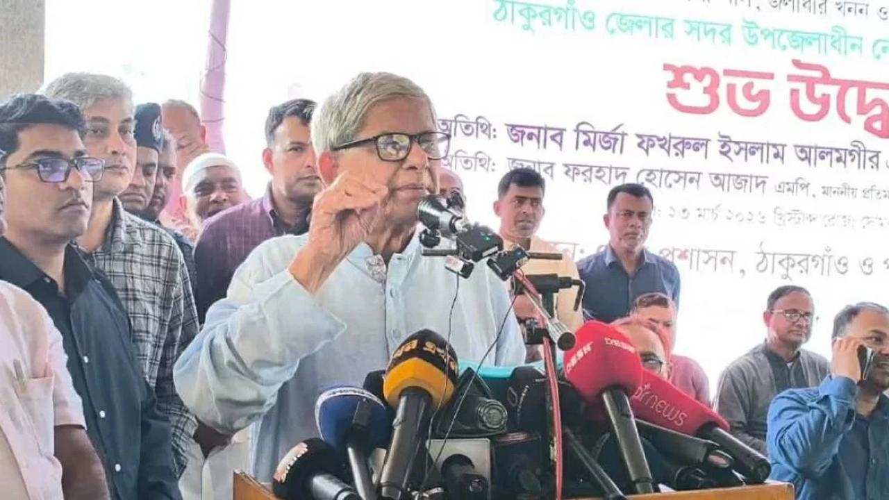 নেহা নদী পুনঃখনন কাজের উদ্বোধন শেষে বক্তব্যকালে এলজিআরজিডি মন্ত্রী মির্জা ফখরুল ইসলাম আলমগীর ¦ ছবি: সংগৃহীত