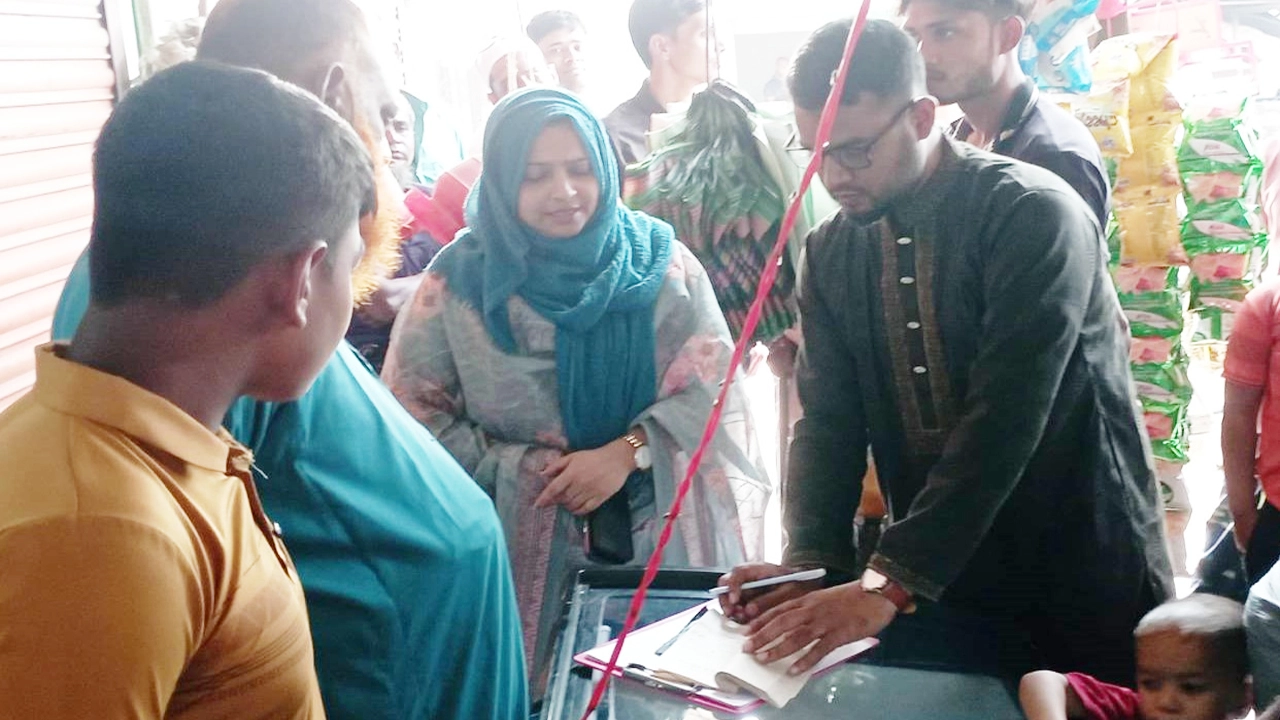 কালীগঞ্জে অবৈধভাবে তেল বিক্রির অভিযোগে দুই ব্যবসায়ীর ১০ হাজার টাকা জরিমানা