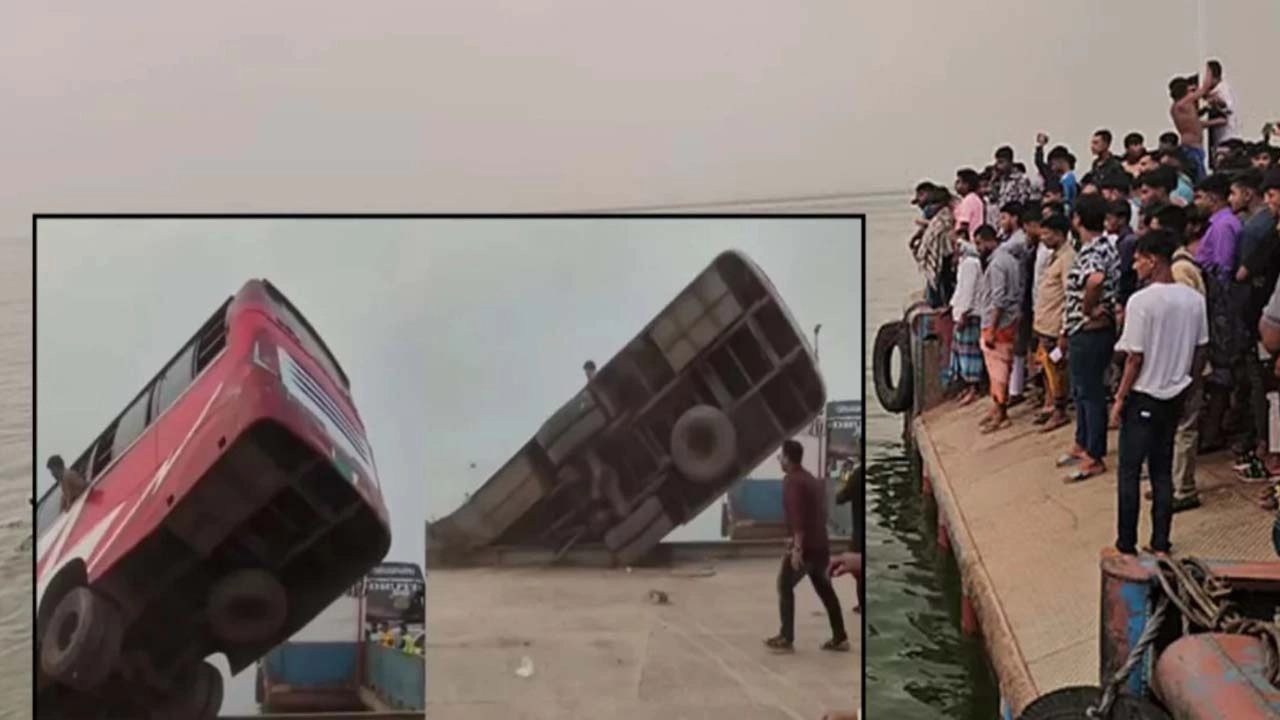 ৪০ যাত্রী নিয়ে পদ্মায় পড়ল বাস, দুজনের লাশ উদ্ধার । ছবি-ইন্টারনেট