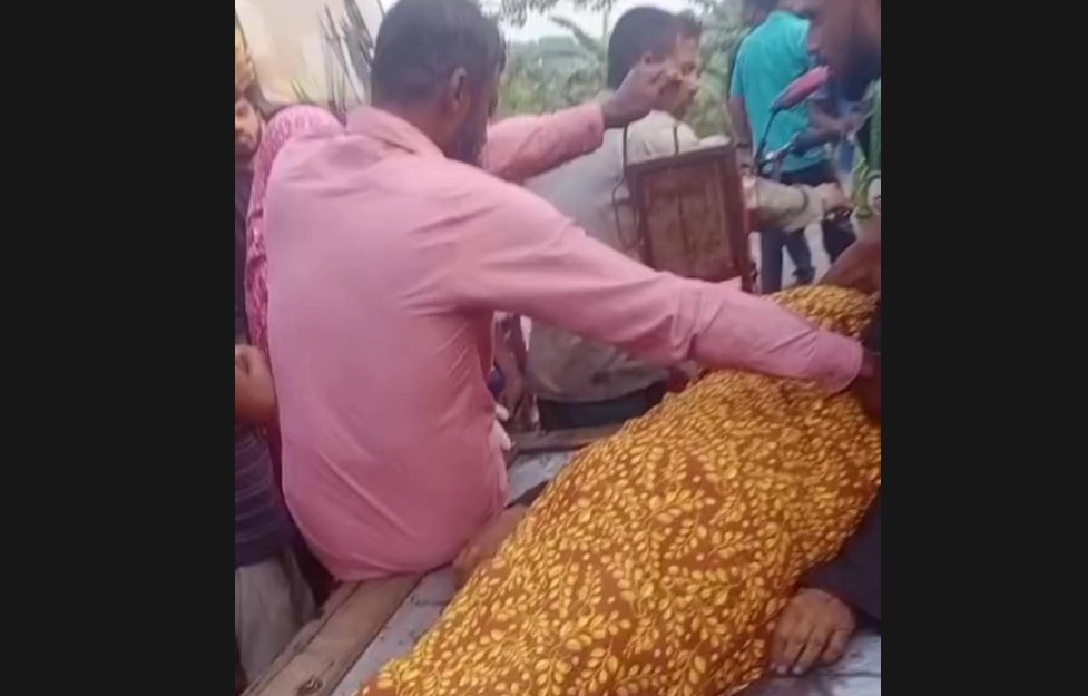 নিহত আয়েশা বেগম ।  ছবি : প্রতিনিধি