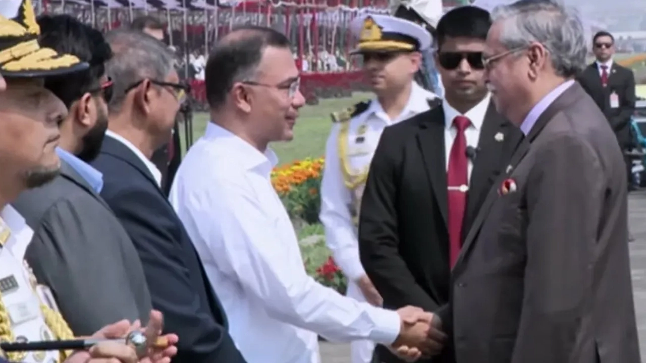 স্বাধীনতা দিবসের কুচকাওয়াজ অনুষ্ঠানে রাষ্ট্রপতি ও প্রধানমন্ত্রী