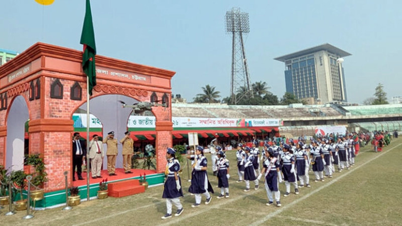 স্বাধীনতা দিবসে চট্টগ্রাম জেলা স্টেডিয়ামে কুচকাওয়াজ