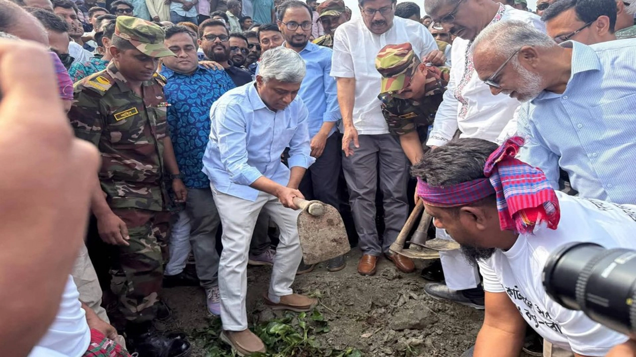 যশোরের ভবদহ অঞ্চলে খাল পুনঃখনন উদ্বোধন করলেন প্রতিমন্ত্রী অমিত । ছবি- কামরুজ্জামান রাজু, কেশবপুর (যশোর)