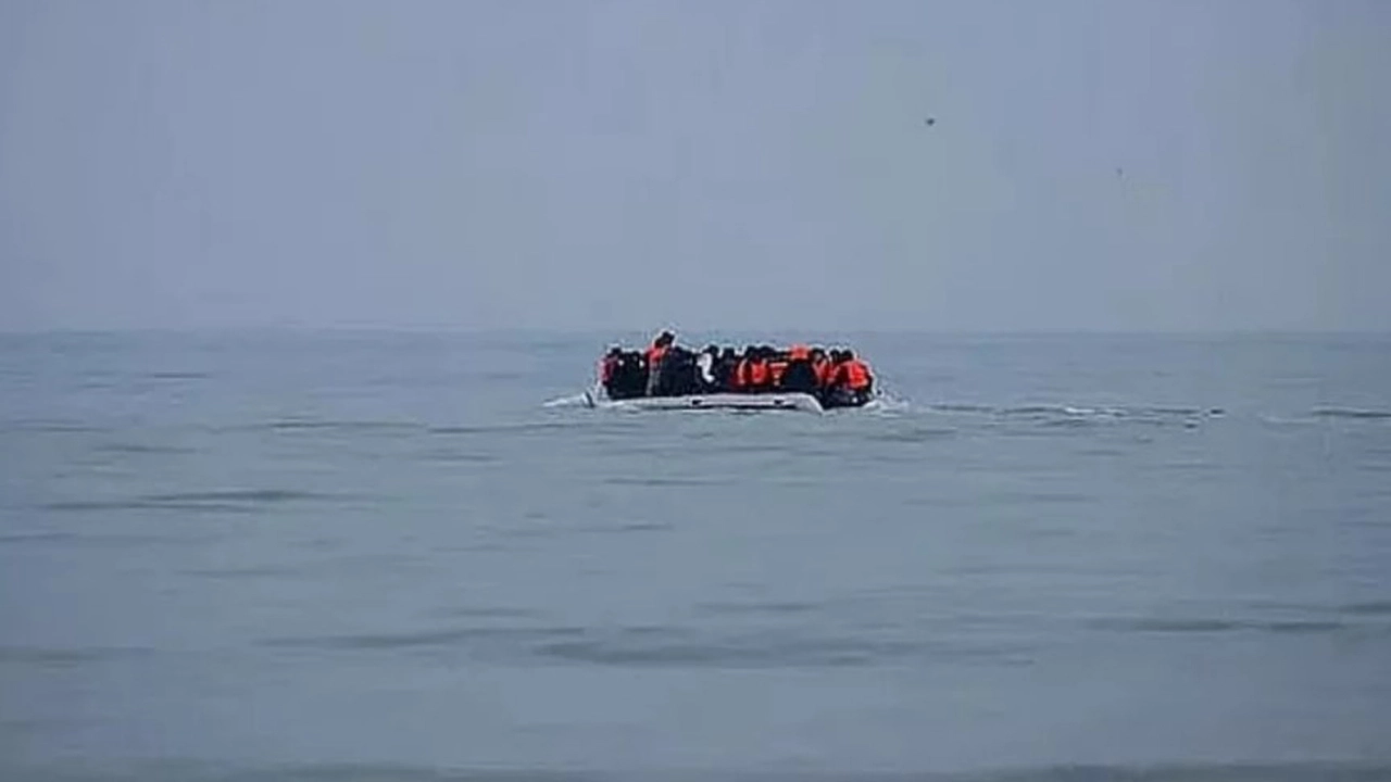 খাবারের অভাবেই মারা গেছেন সুনামগঞ্জের ১০ জন, লাশ ফেলে দেওয়া হয় ভূমধ্যসাগরে । ছবি-ইন্টারনেট