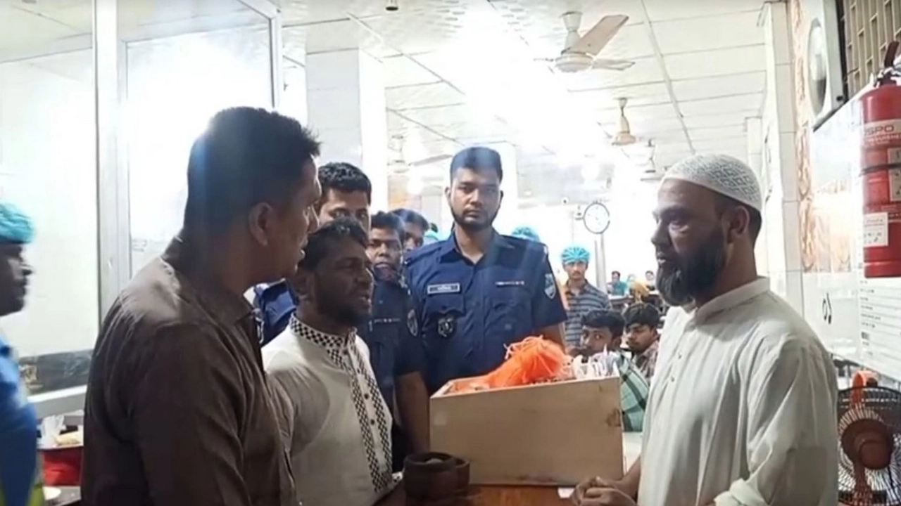 যশোরের নাজমা হোটেলে ভোক্তা অধিদপ্তরের অভিযান । ছবি-গ্রামের কাগজ