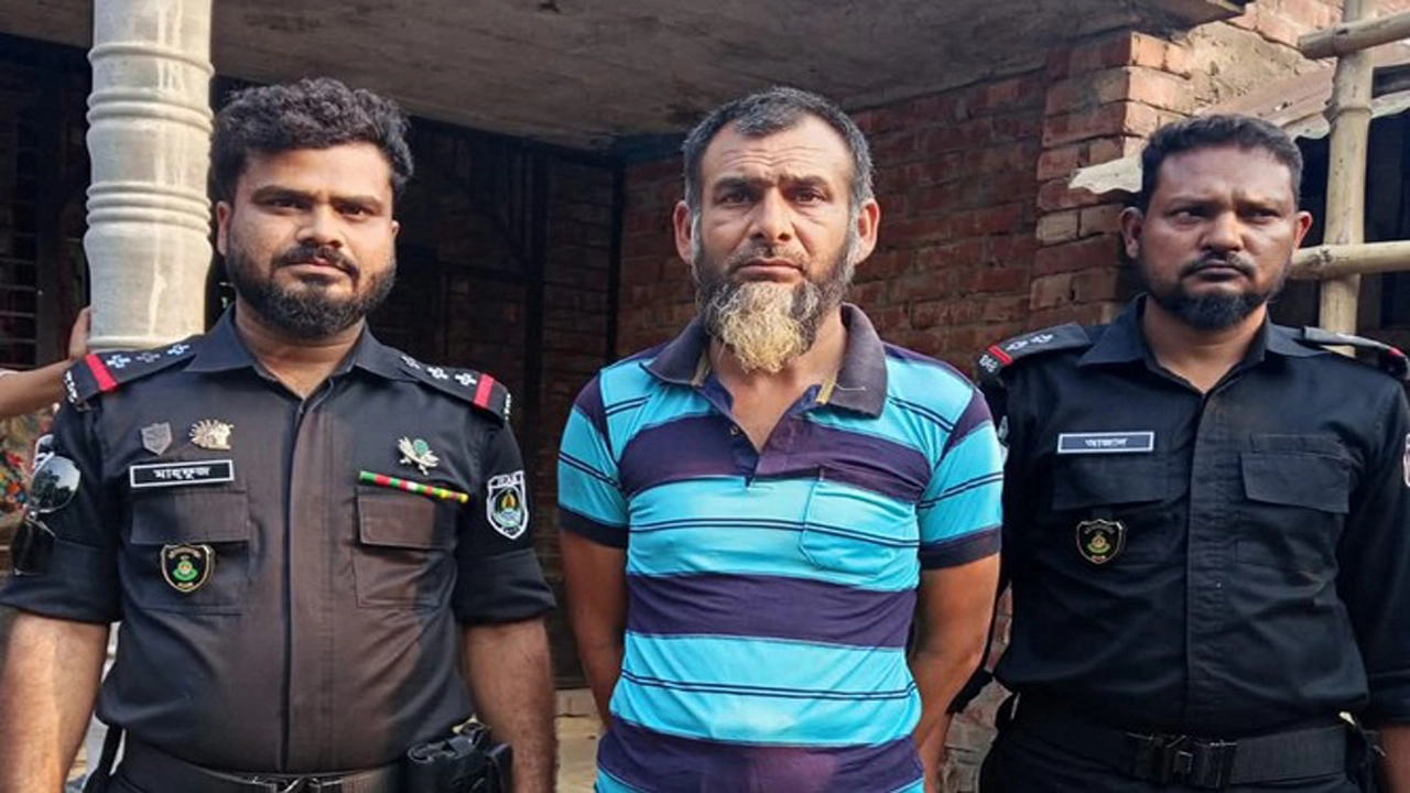 ঘাতক চালক বাঘারপাড়া থেকে আটক । ছবি-গ্রামের কাগজ