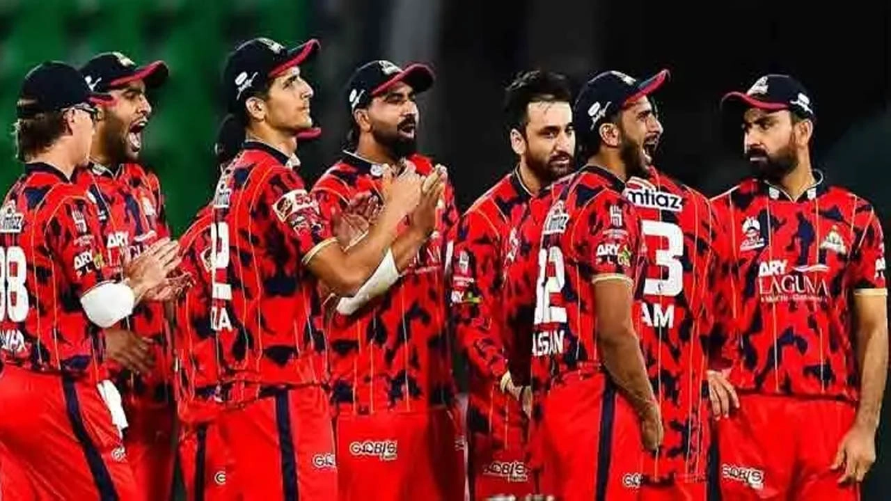 পিএসএলে রোববার রোমাঞ্চ ছড়ানো ম‍্যাচ ৪ উইকেটে জিতেছে করাচি। ছবি : ইন্টারনেট