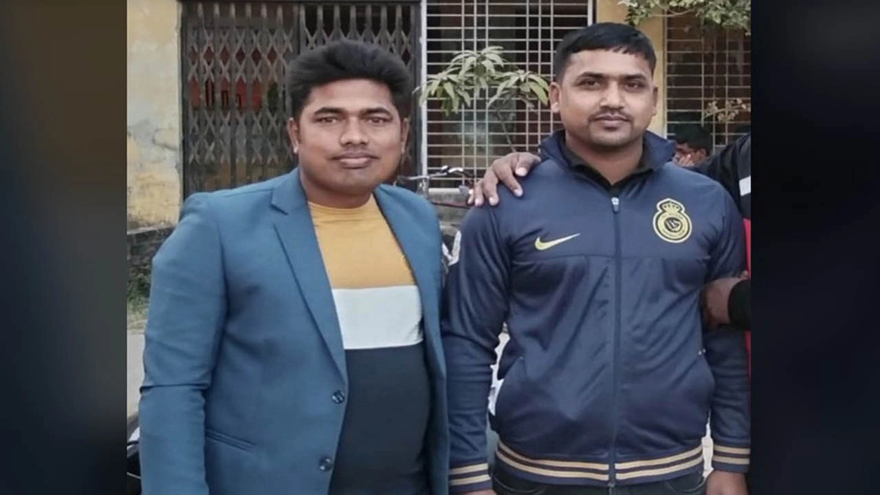 যশোরে তেল পাম্প থেকে জোরপূর্বক তেল নেওয়ার ঘটনায় দুই যুবদল নেতা বহিষ্কার । ছবি-গ্রামের কাগজ